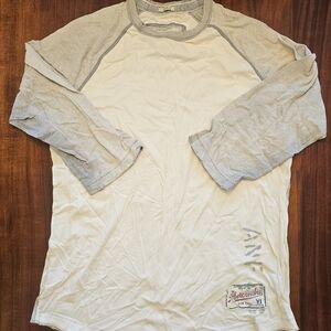 Men's Gray and White Raglan Shirt